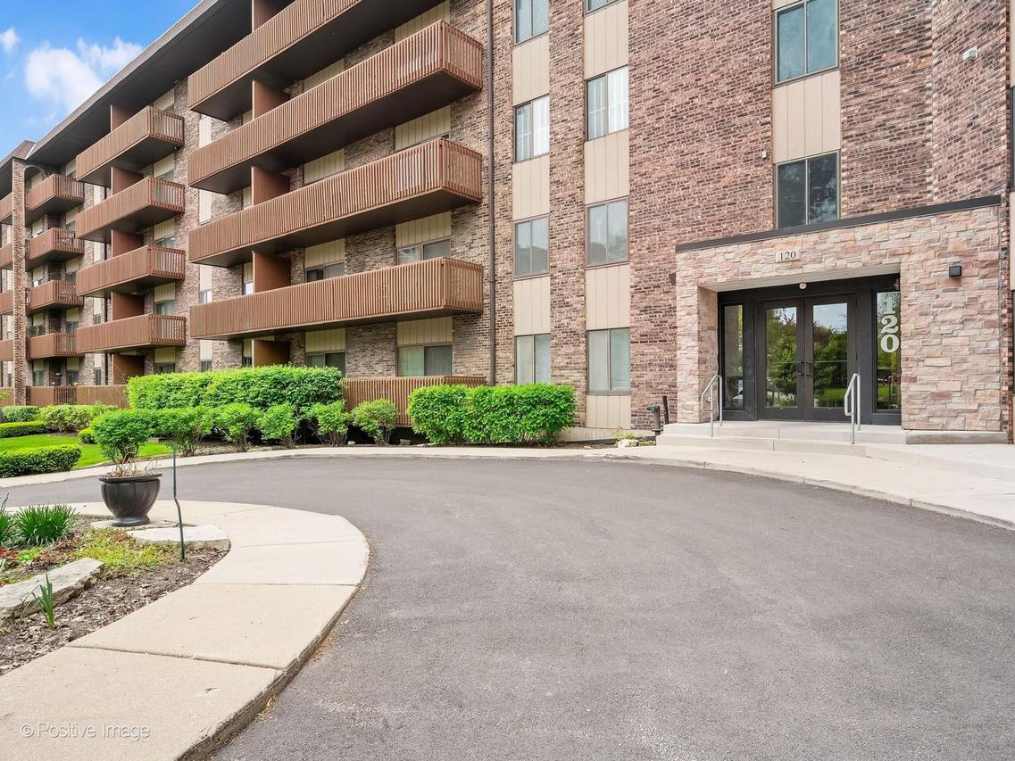 120 Lakeview Dr. #417, Bloomingdale, IL 60108