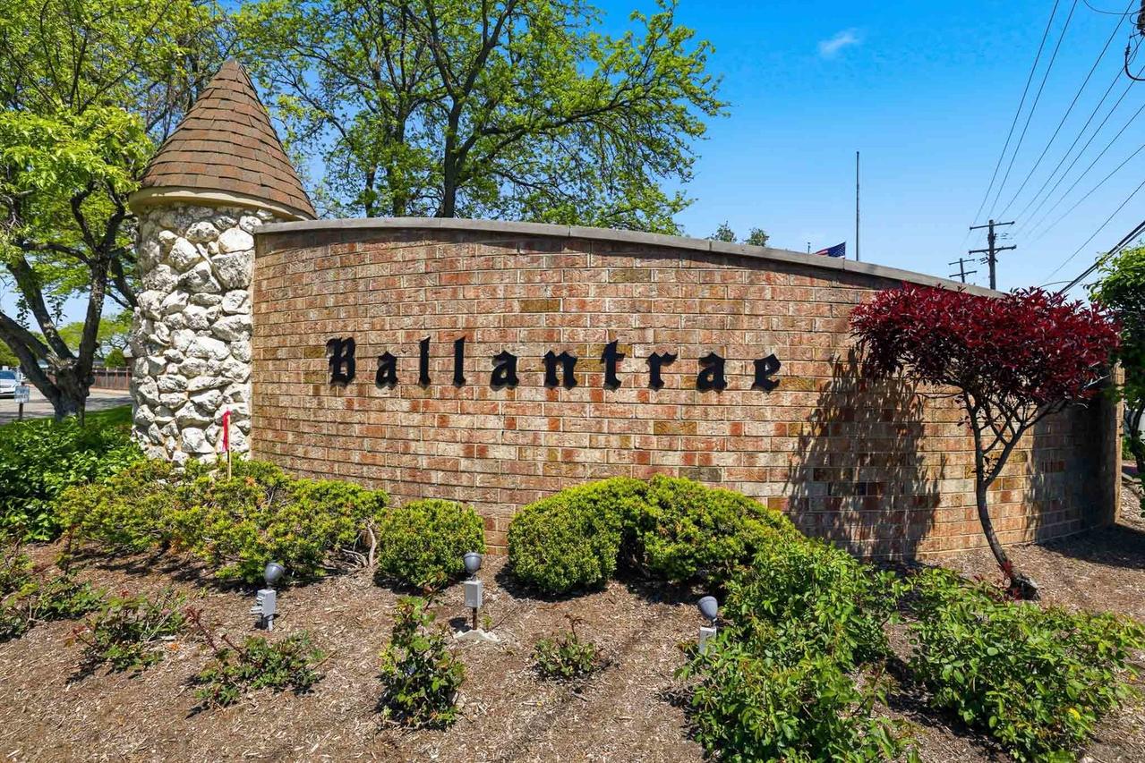 660 Ballantrae Dr. #B, Northbrook, IL 60062
