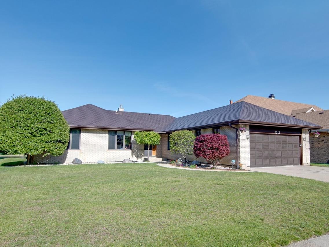 1245 Biscayne Dr., Elk Grove Village, IL 60007
