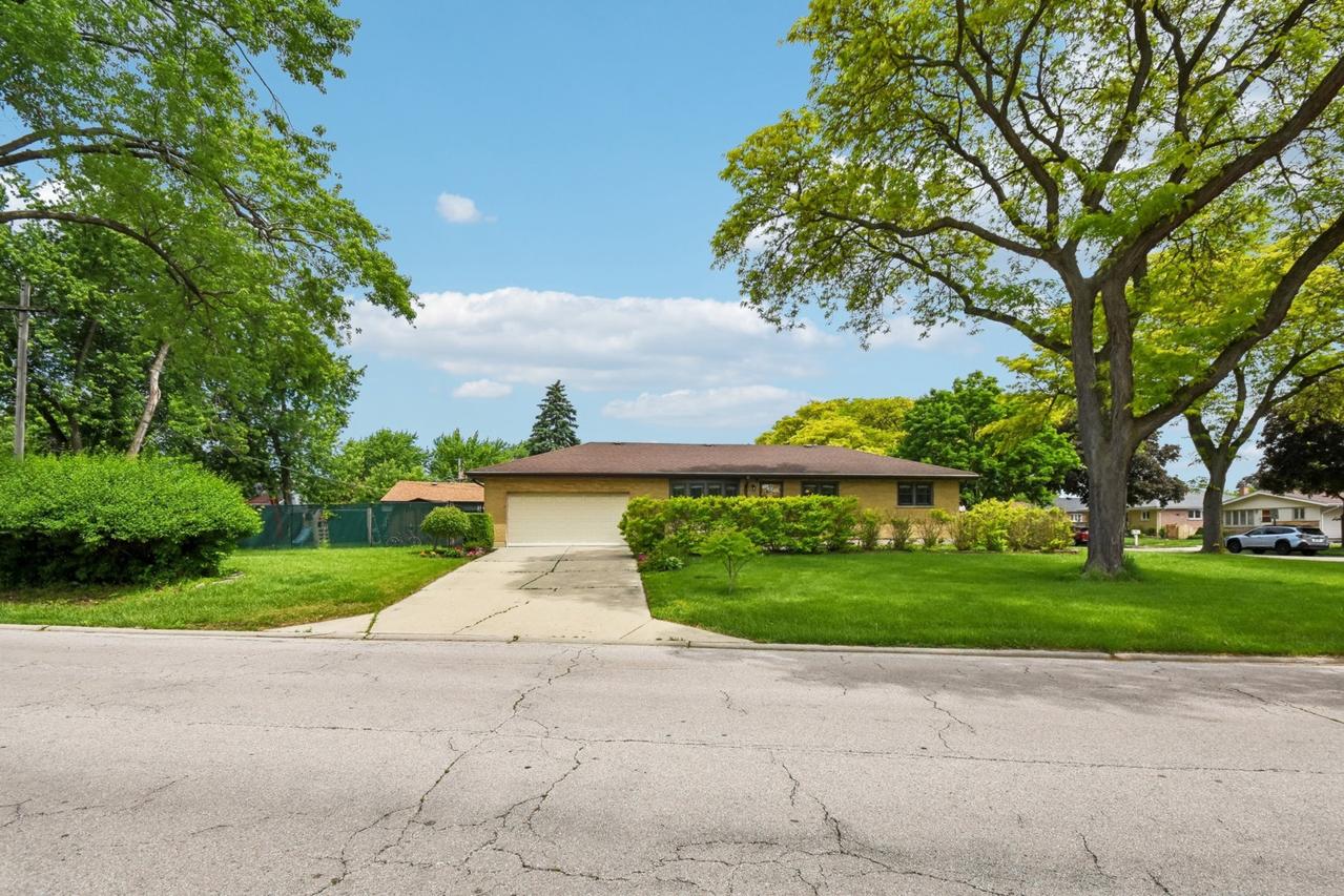 306 Poplar Ave., Bensenville, IL 60106