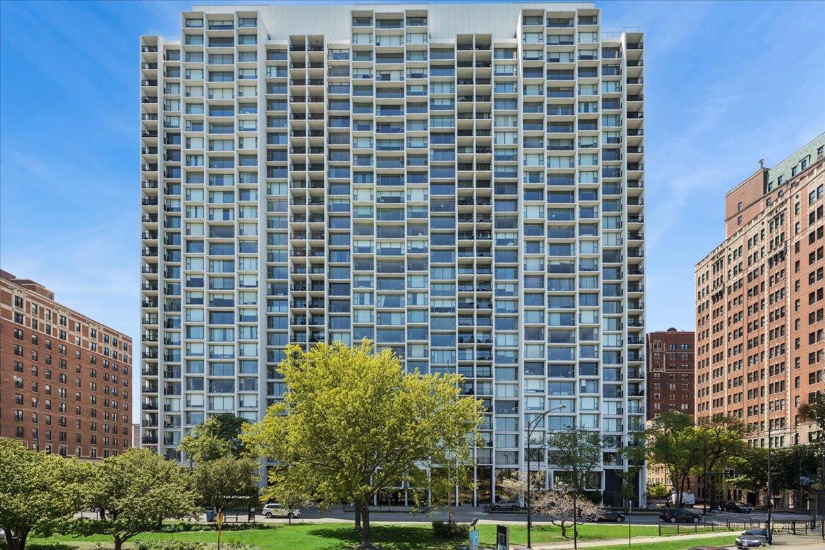 3200 N Lake Shore Dr. #2410, Chicago, IL 60657