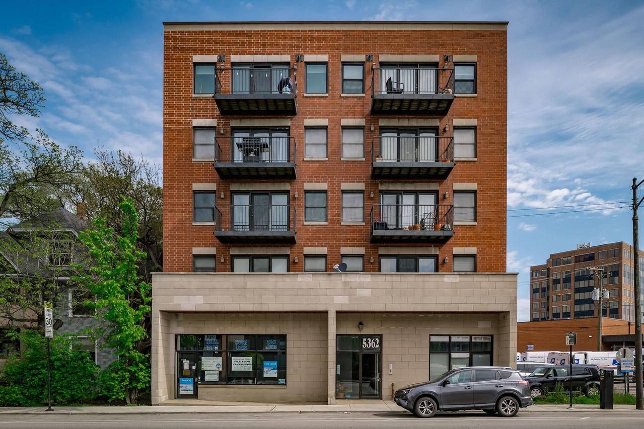 5362 W Lawrence Ave. #2W, Chicago, IL 60630