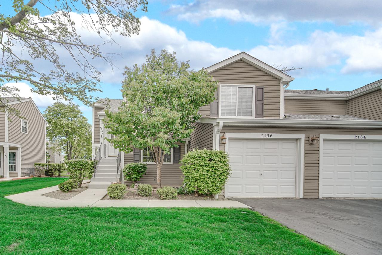 2136 Southwind Cir., Schaumburg, IL 60194
