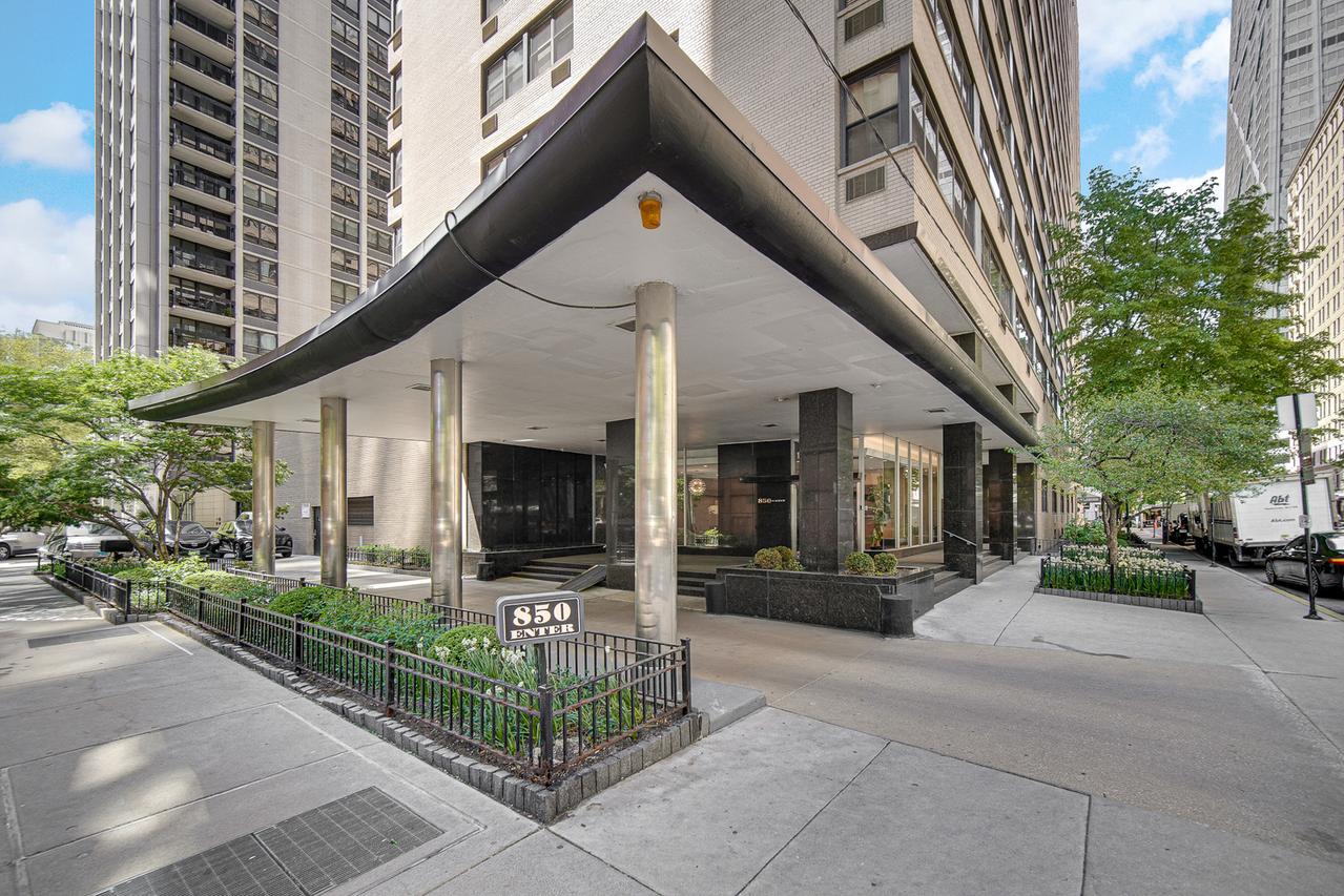 850 N Dewitt Pl. #17H, Chicago, IL 60611