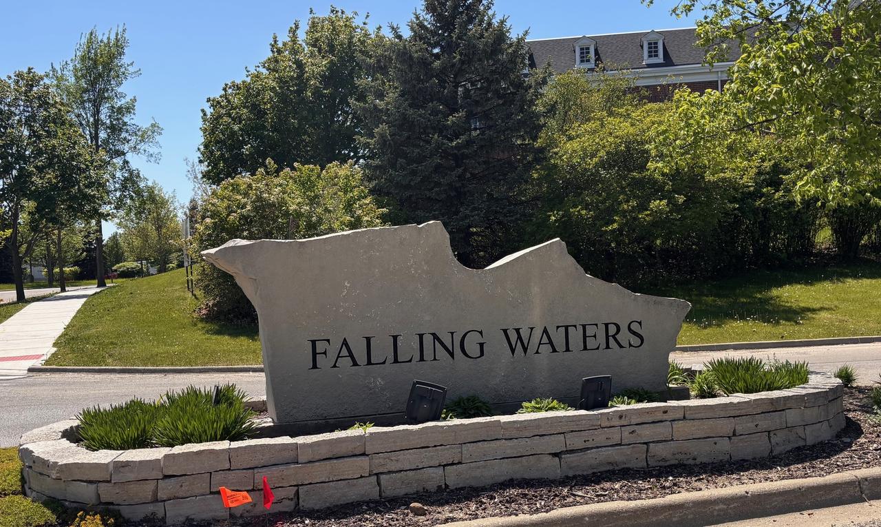 3142 Falling Waters Ln., Lindenhurst, IL 60046