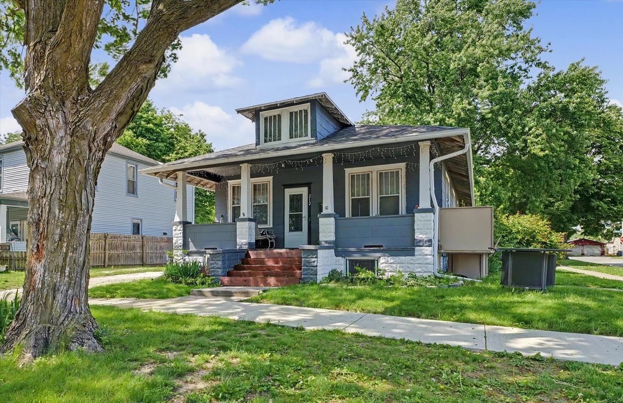 212 E Hill St., Champaign, IL 61820