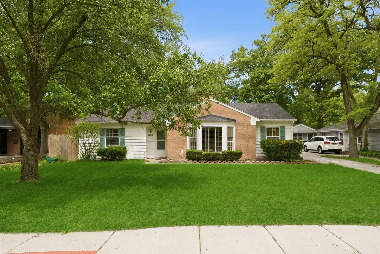 350 Oakwood St., Park Forest, IL 60466
