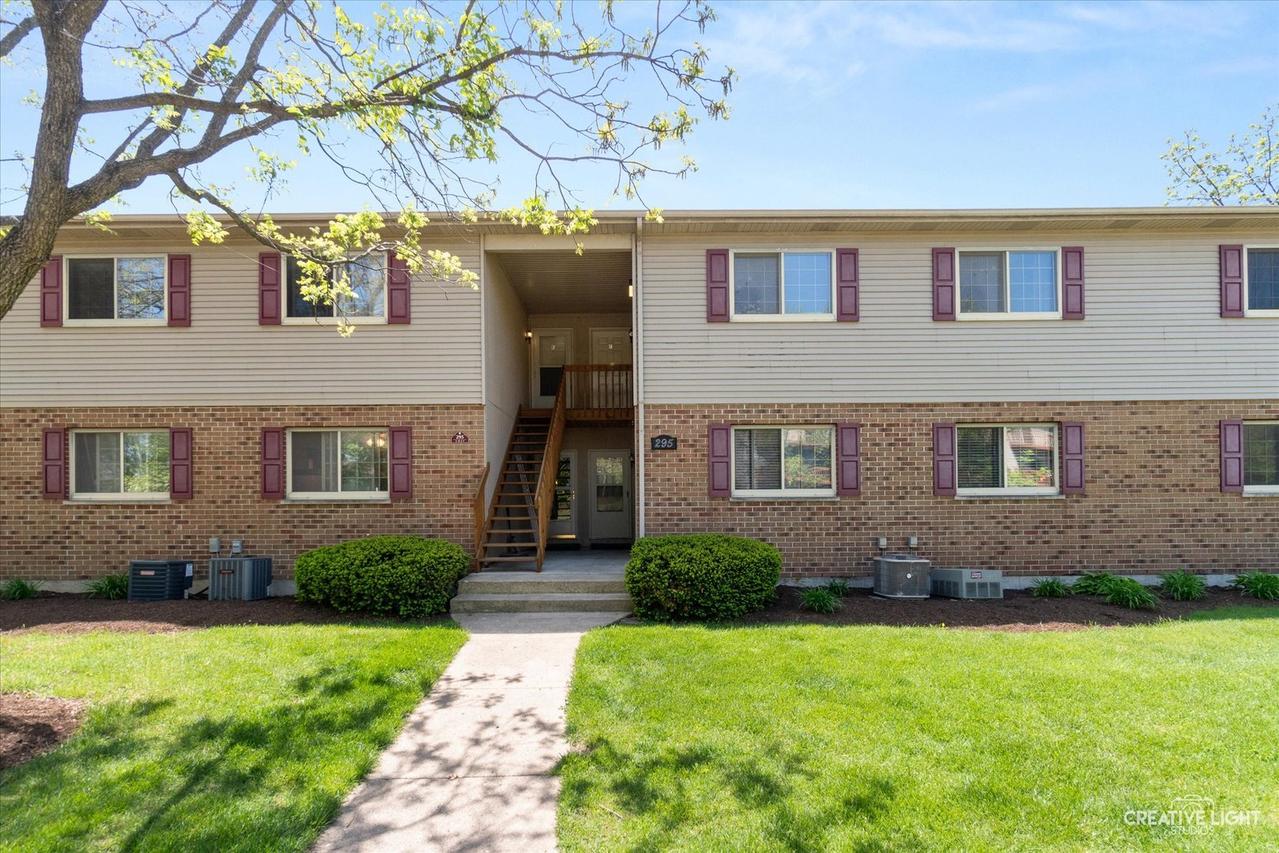 295 Woodridge Cir. #D, South Elgin, IL 60177