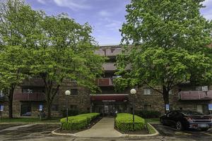 1463 Mercury Dr. #219, Schaumburg, IL 60193