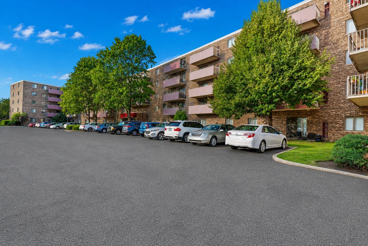 1463 Mercury Dr. #219, Schaumburg, IL 60193