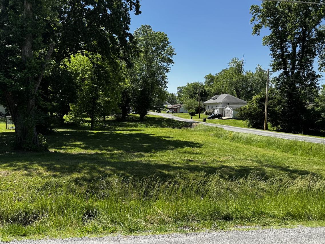 501 E Roosevelt Ave., Duquoin, IL 62832