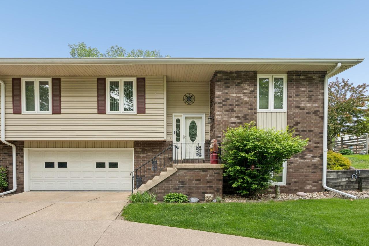 870 47th Ave. #2, East Moline, IL 61244