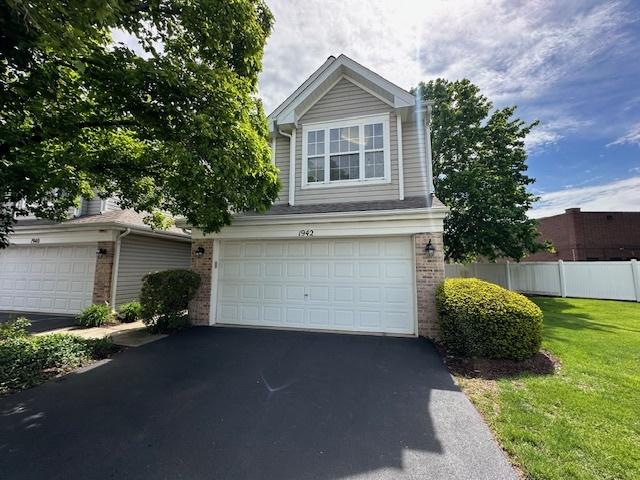 1942 Town Dr., Naperville, IL 60565