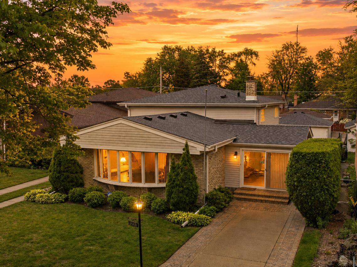 9437 N Lockwood Ave., Skokie, IL 60077