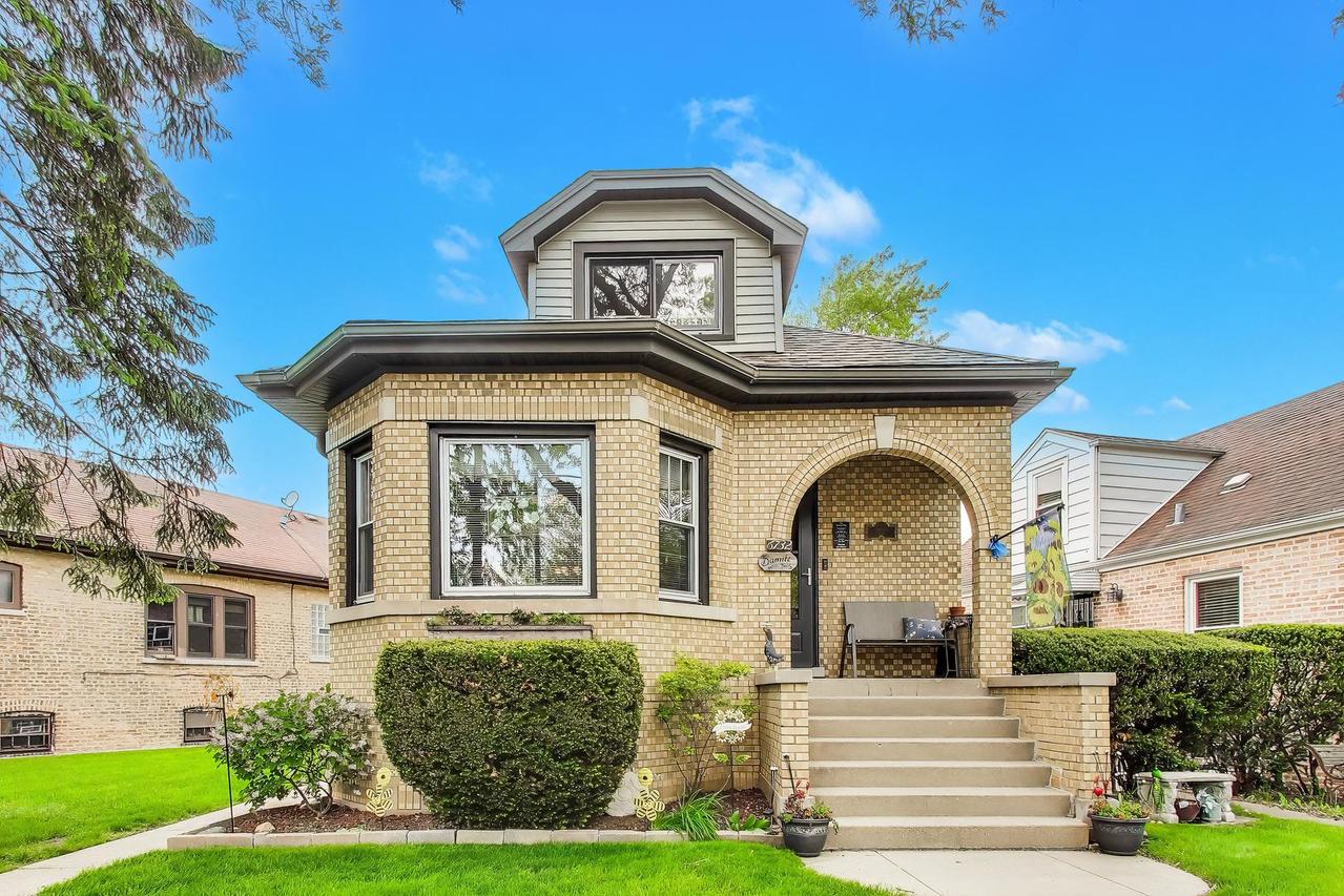 6732 W Rascher Ave., Chicago, IL 60656