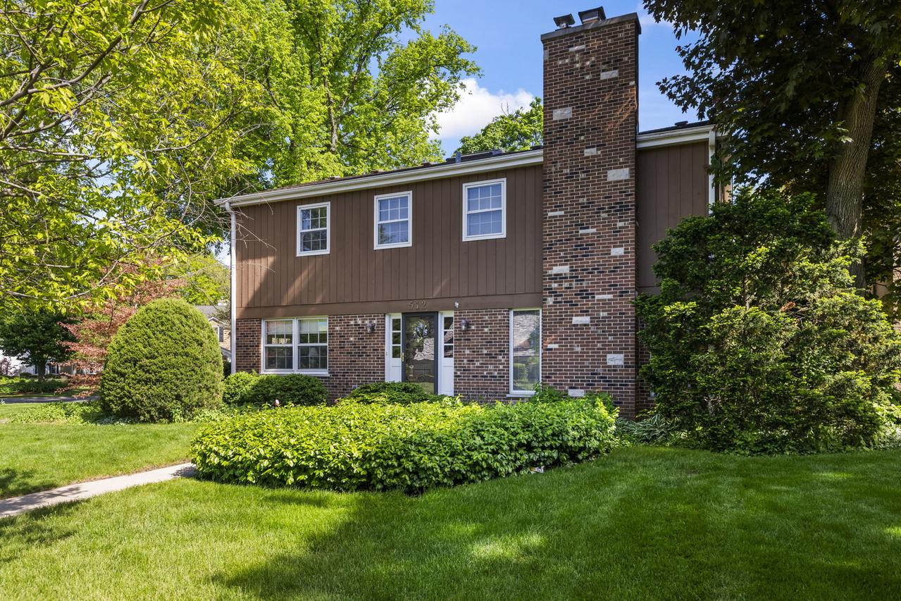 512 S Bristol Ln., Arlington Heights, IL 60005