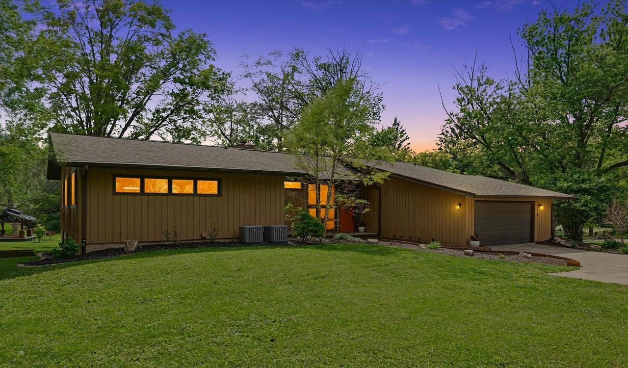 1010 Parkview Dr., Mahomet, IL 61853