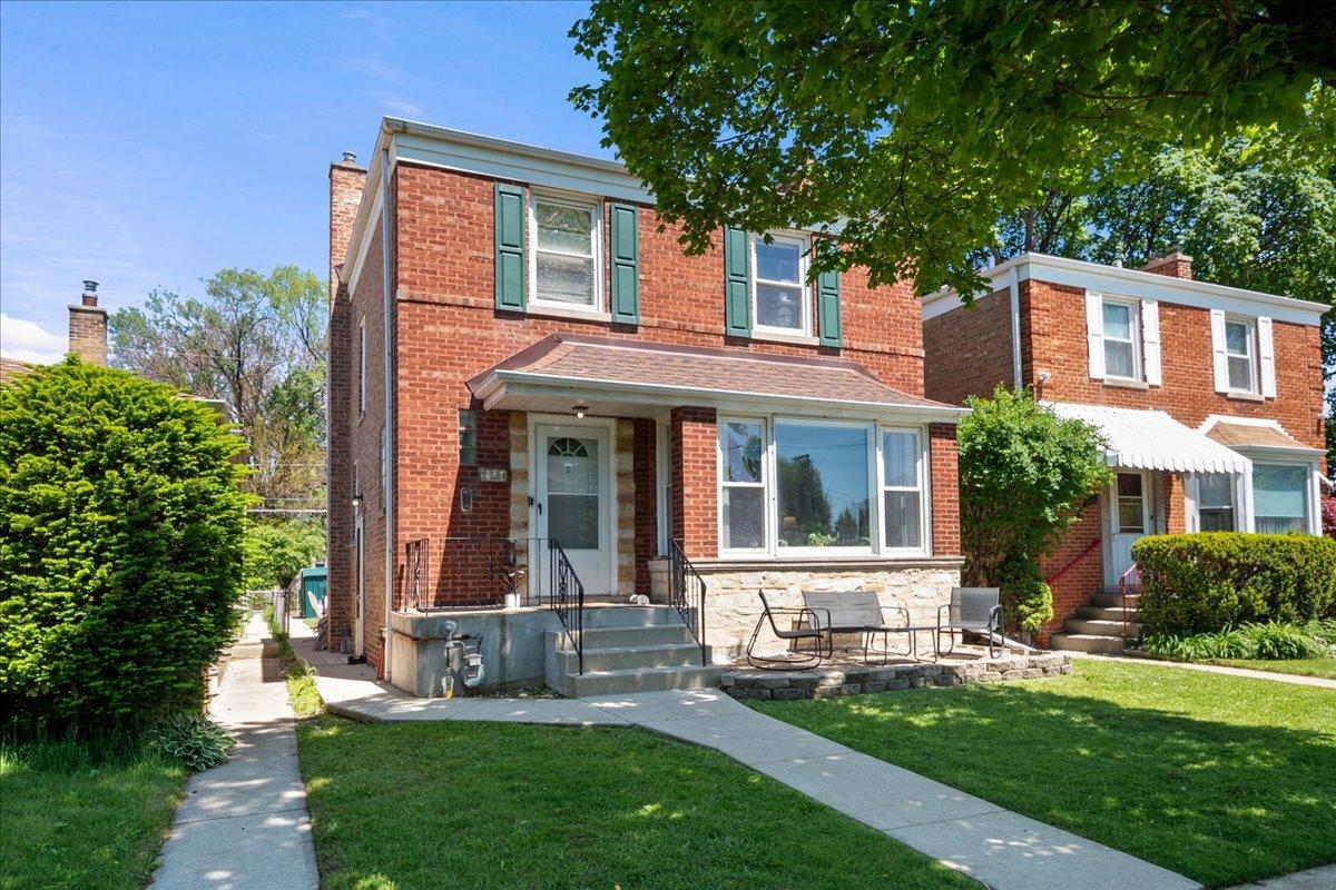 2504 W Jarvis Ave., Chicago, IL 60645