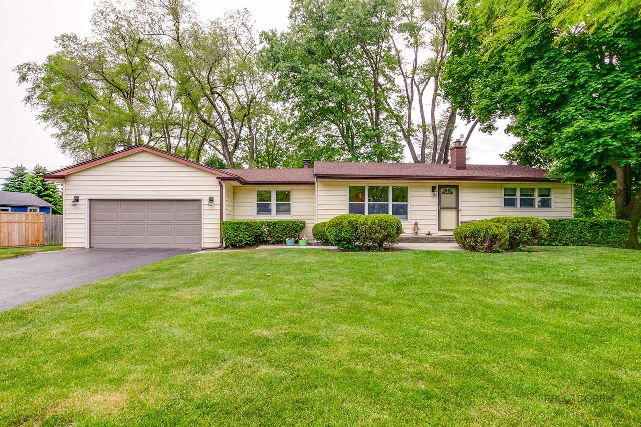 1284 Deerfield Pl., Highland Park, IL 60035