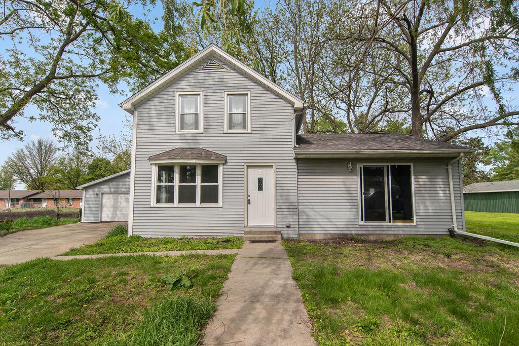 102 8th Ave., Mendota, IL 61342