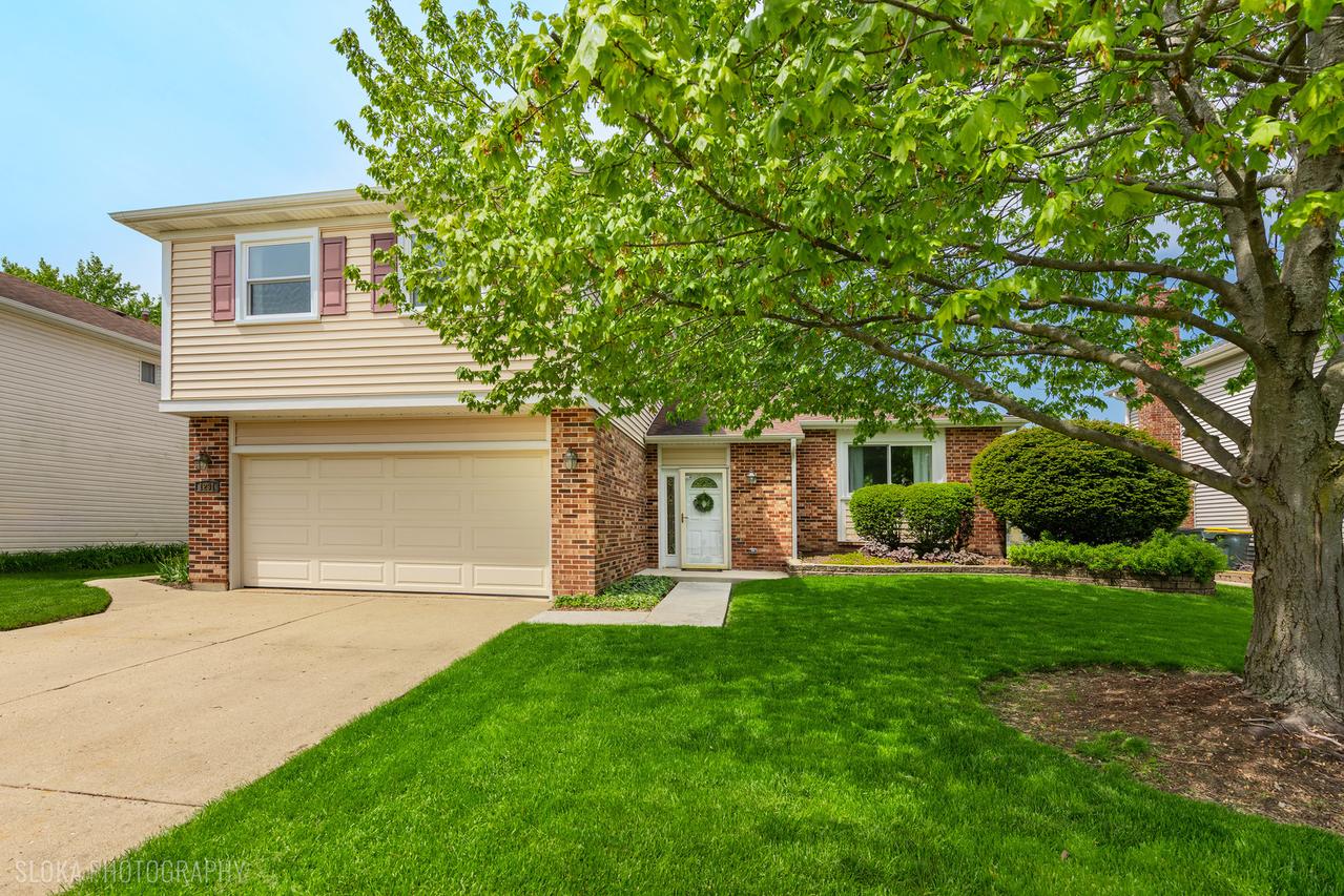 1291 Big Horn Tr., Carol Stream, IL 60188