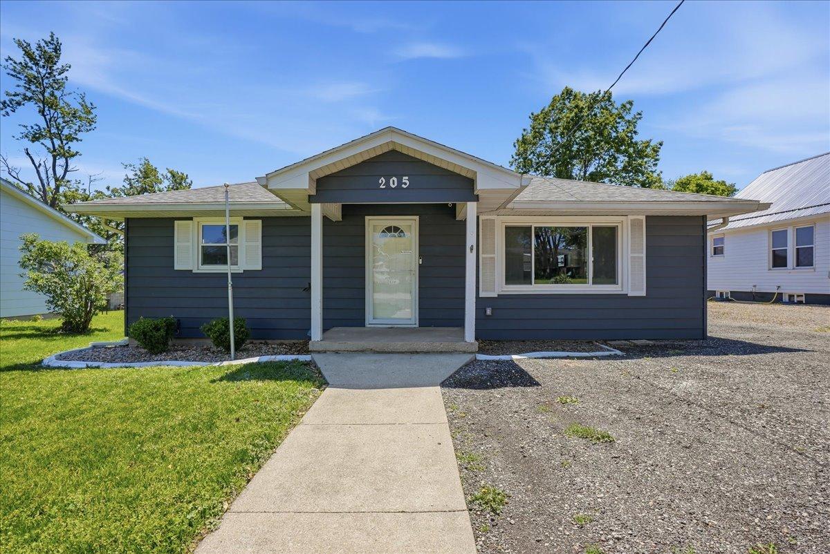 205 E Sullivan St., Heyworth, IL 61745
