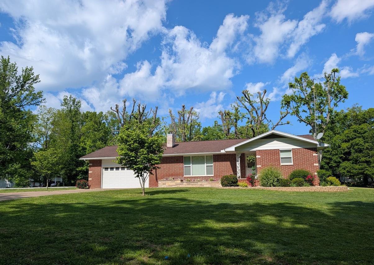 1369 Wood Rd., Murphysboro, IL 62966