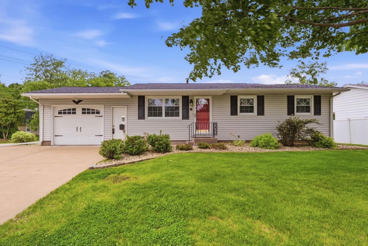 409 25th Ave., East Moline, IL 61244