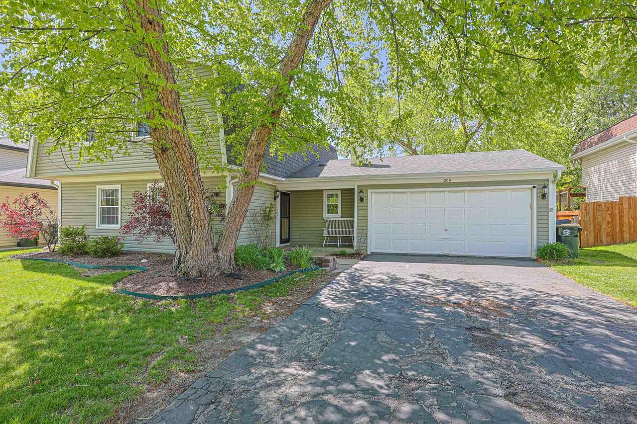 1299 W New Britton Dr., Hoffman Estates, IL 60195