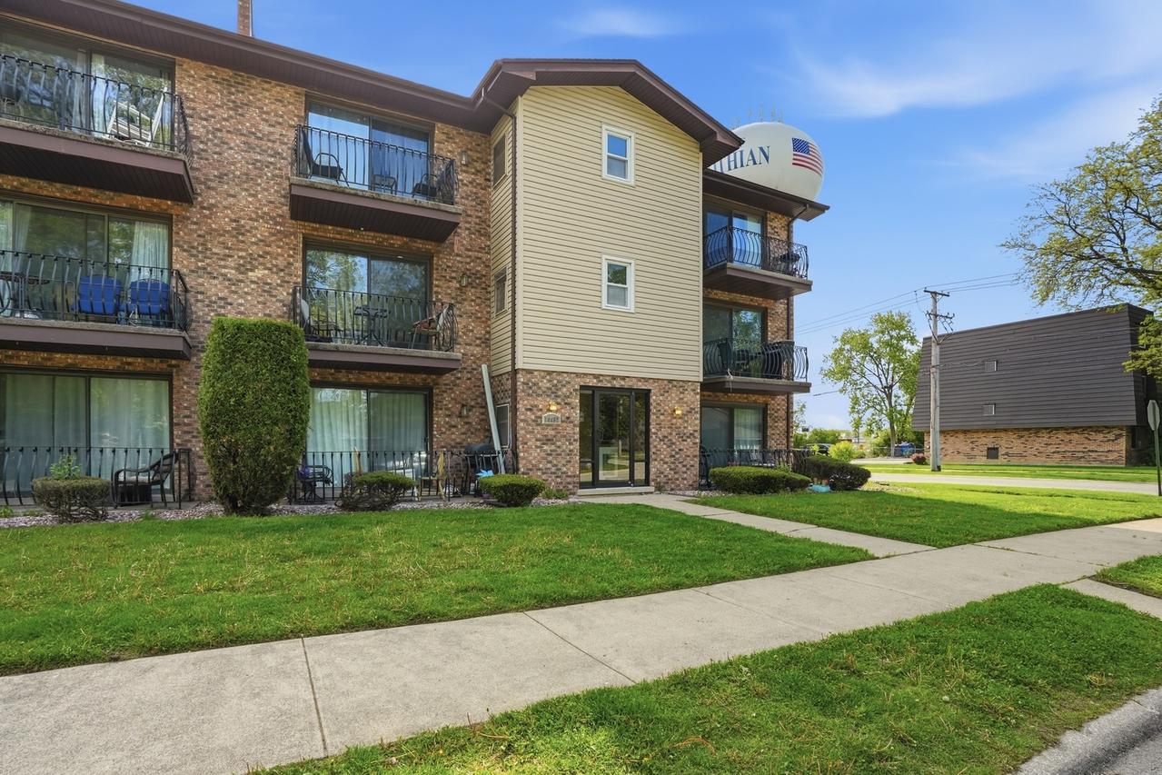 14457 Lamon Ave. #2S, Midlothian, IL 60445
