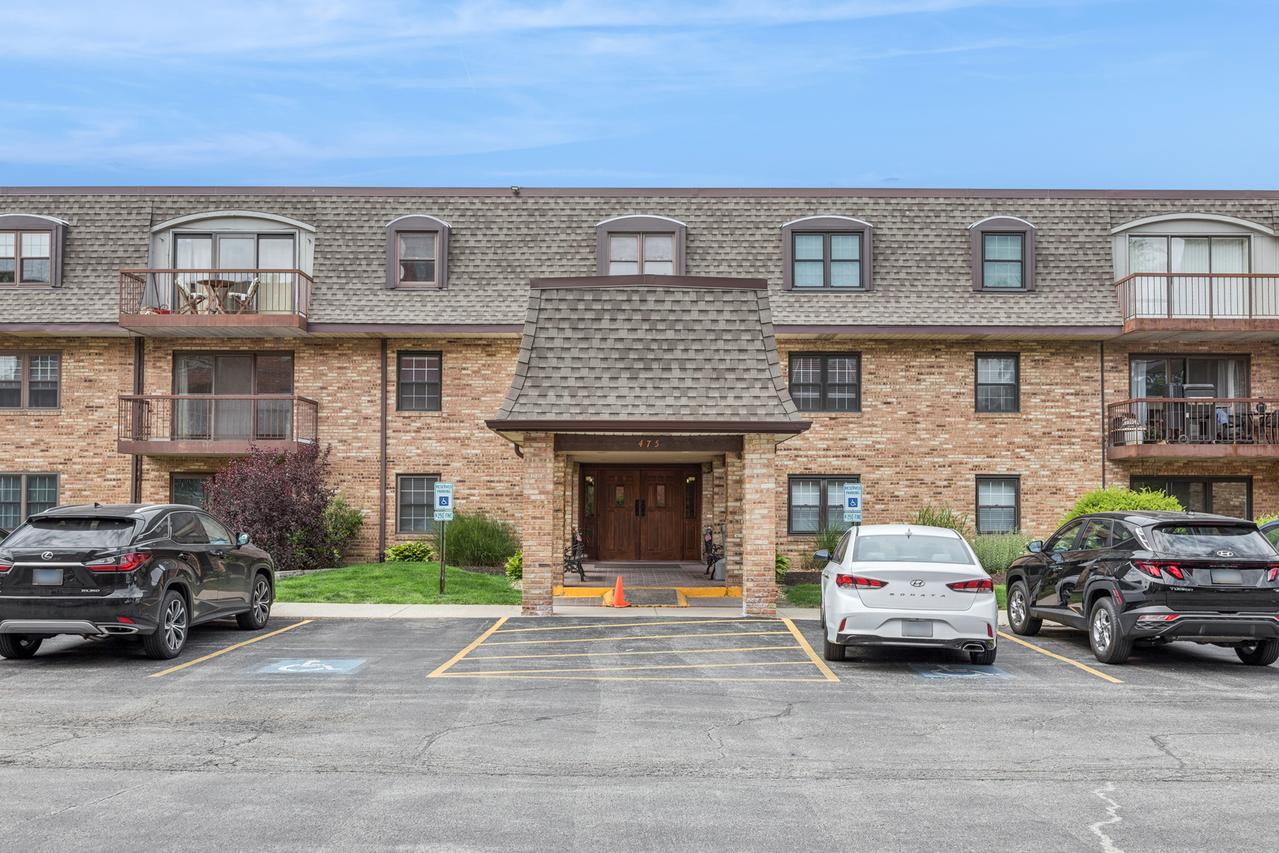 475 N Cass Ave. #205, Westmont, IL 60559