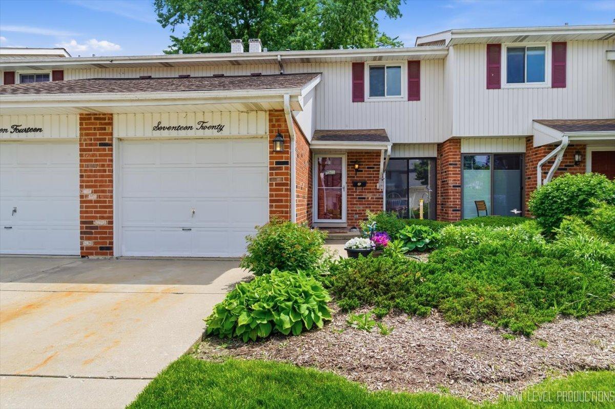 1720 Trent Ct., Wheaton, IL 60189