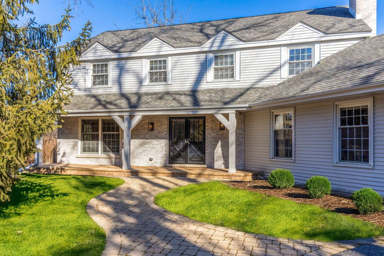 21 N Ridge Rd., Lake Forest, IL 60045