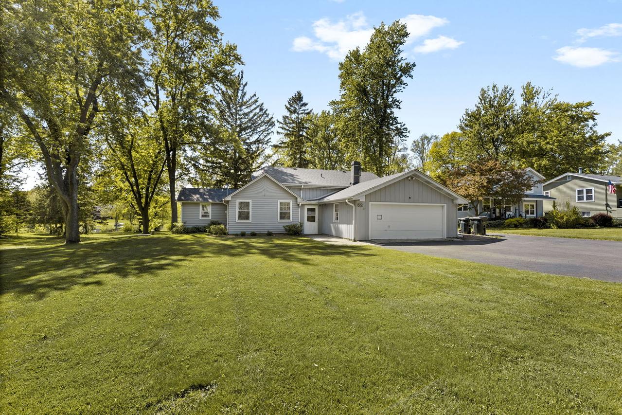 52 Deerpath Rd., Deer Park, IL 60010