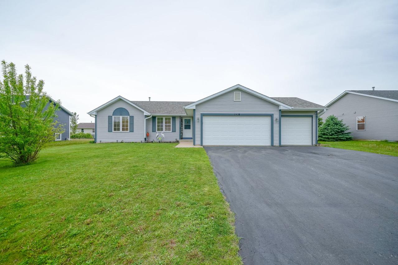 192 Prairie Moon Dr., Davis Junction, IL 61020
