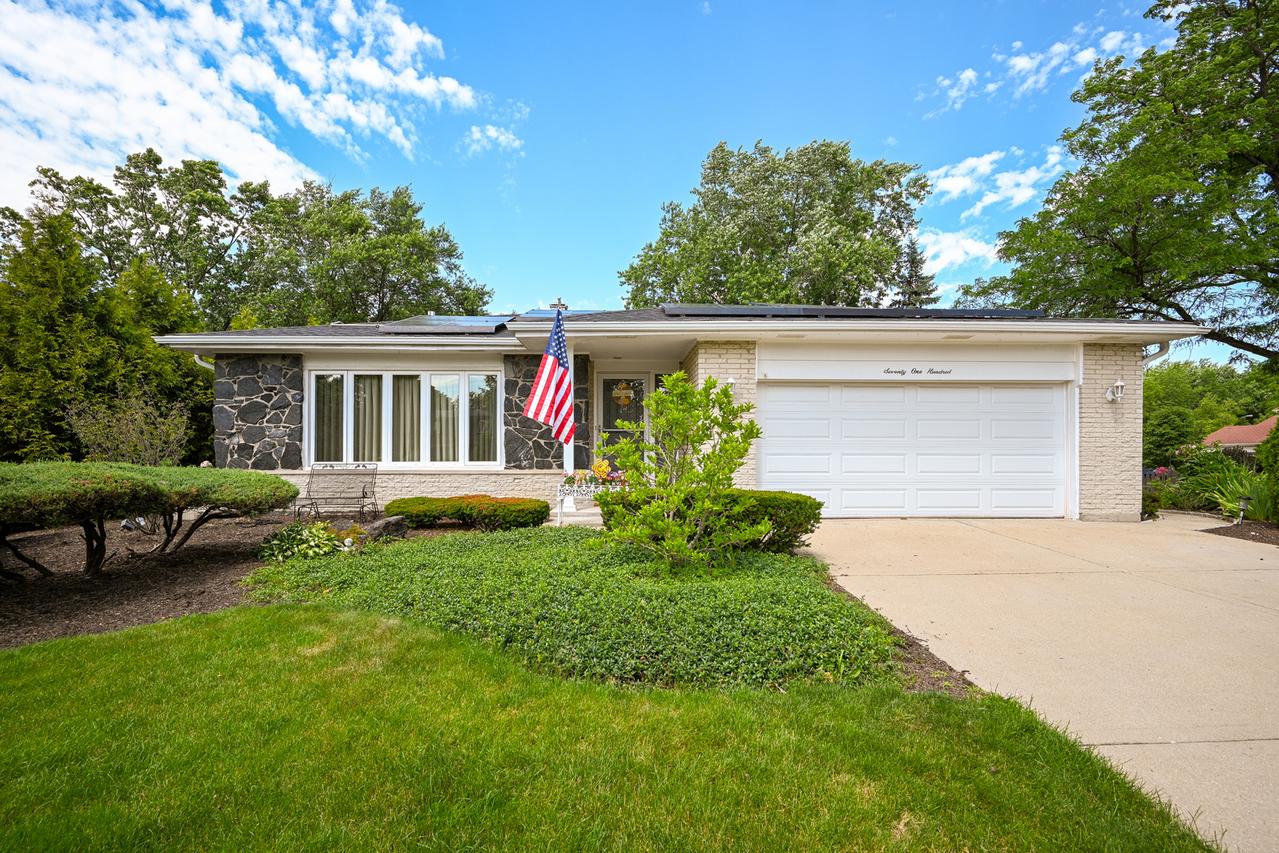 7100 Terrace Dr., Downers Grove, IL 60516