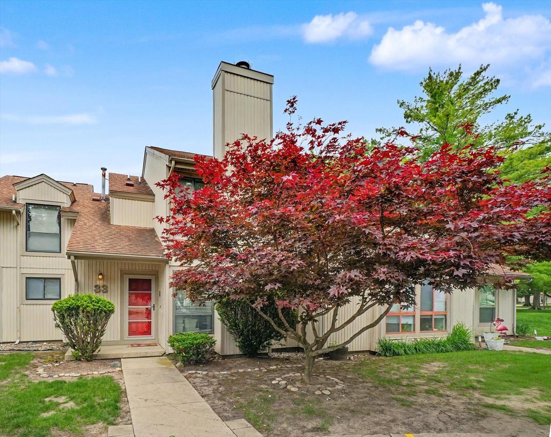 33 Colony West Dr., Champaign, IL 61820