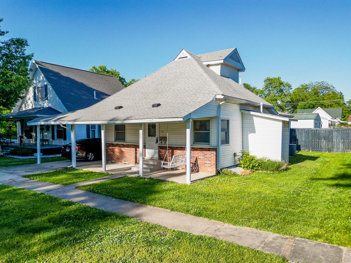 312 N 11th St., Herrin, IL 62948