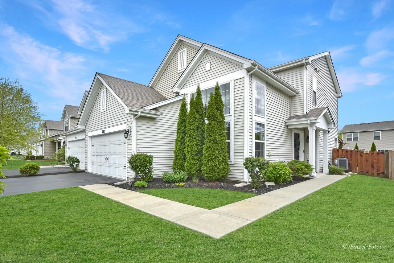 283 Maryland Ln., Pingree Grove, IL 60140