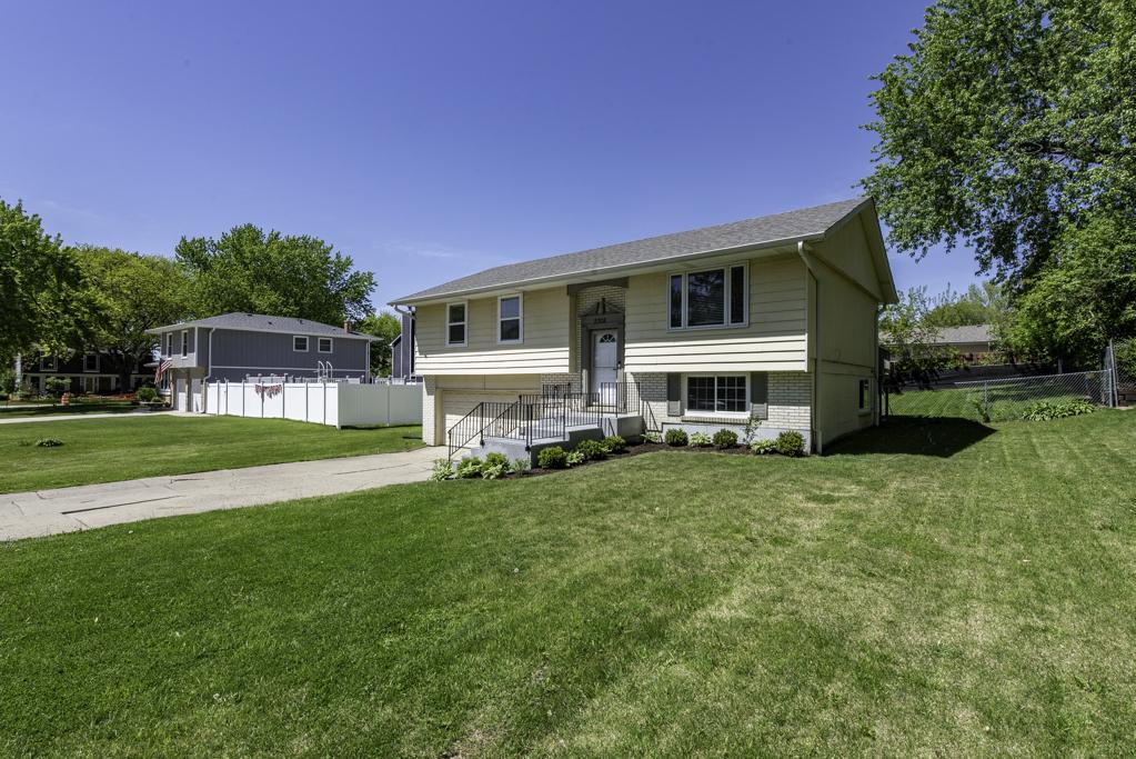 2308 Carriage Ln., Lindenhurst, IL 60046
