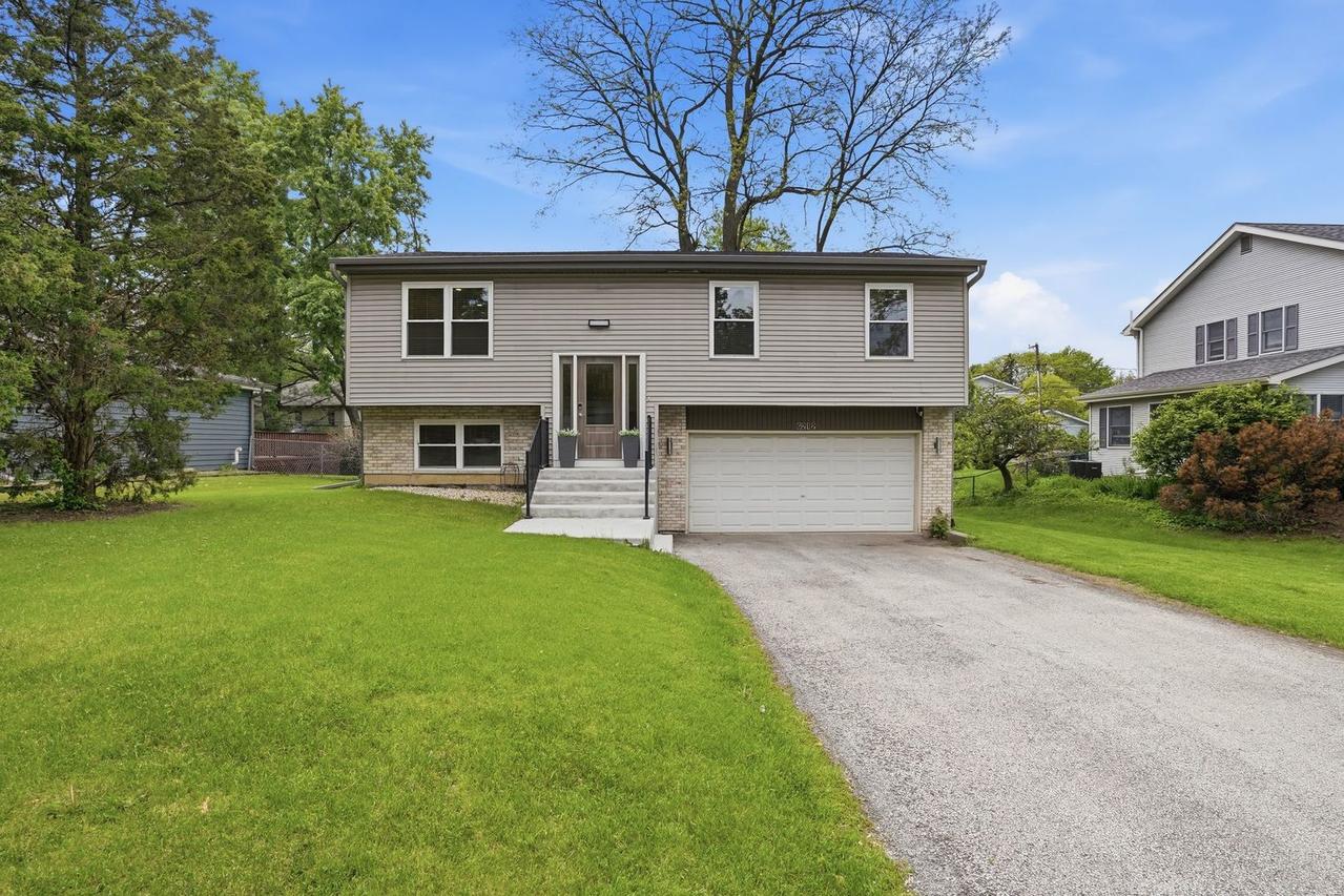 6212 Leonard Ave., Downers Grove, IL 60516