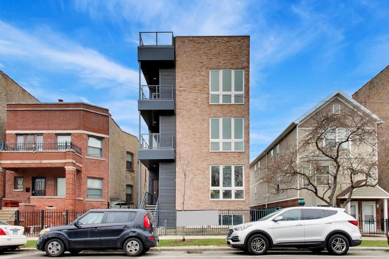 1244 N Kedzie Ave. #4, Chicago, IL 60651