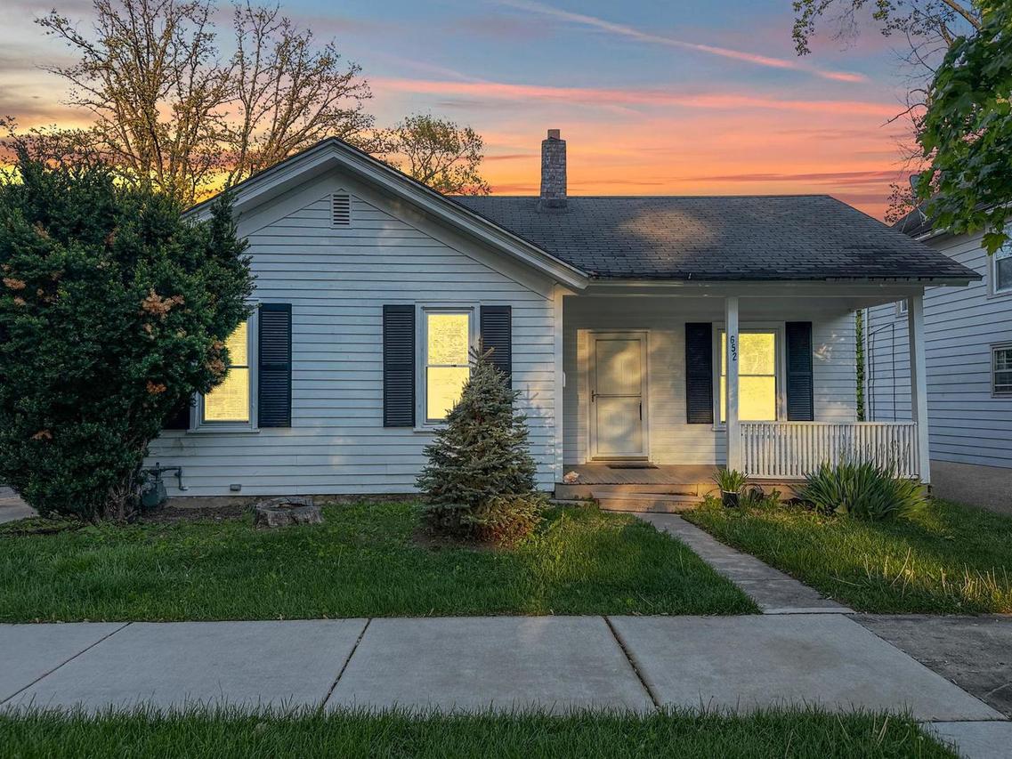 652 S Main St., Naperville, IL 60540