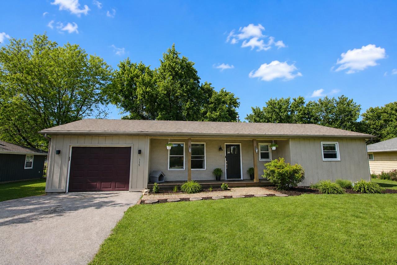 317 Hillside Rd., New Lenox, IL 60451
