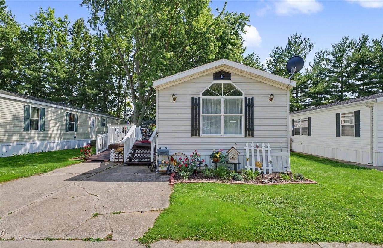 49 Coachman Dr., Monticello, IL 61856