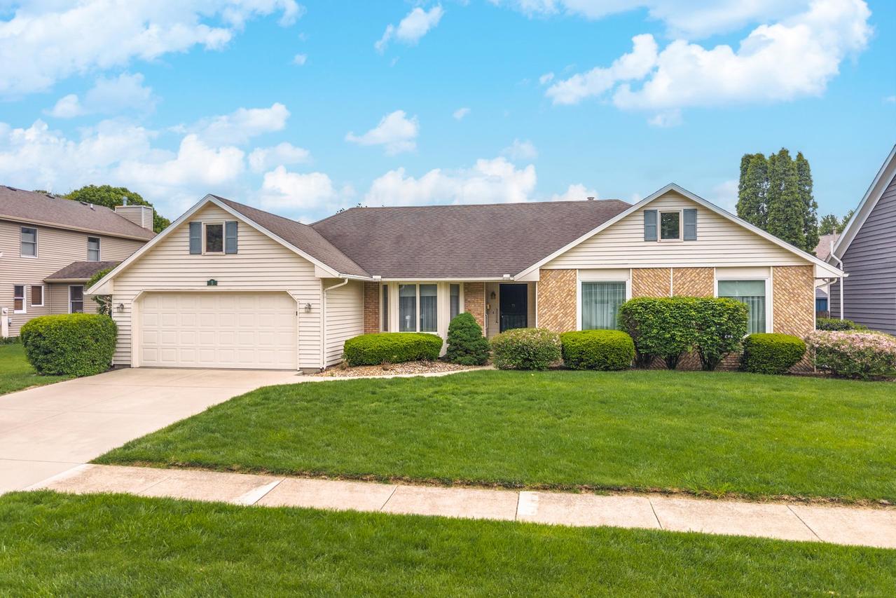 5 Downing Cir., Bloomington, IL 61704