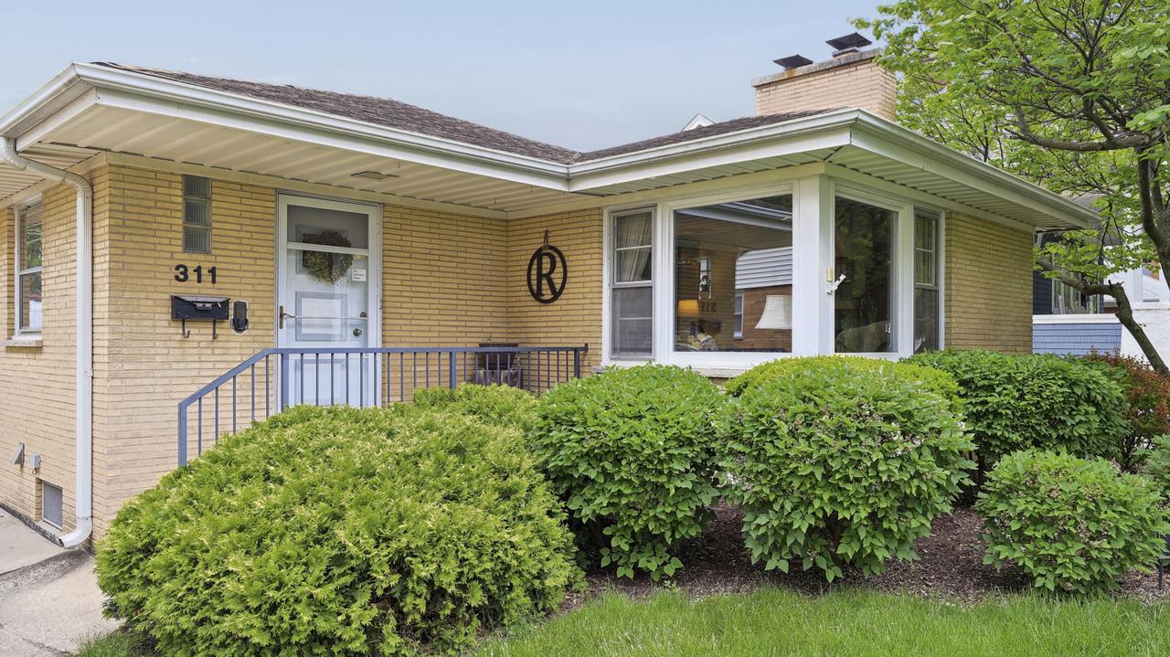 311 N Elm Ave., Elmhurst, IL 60126