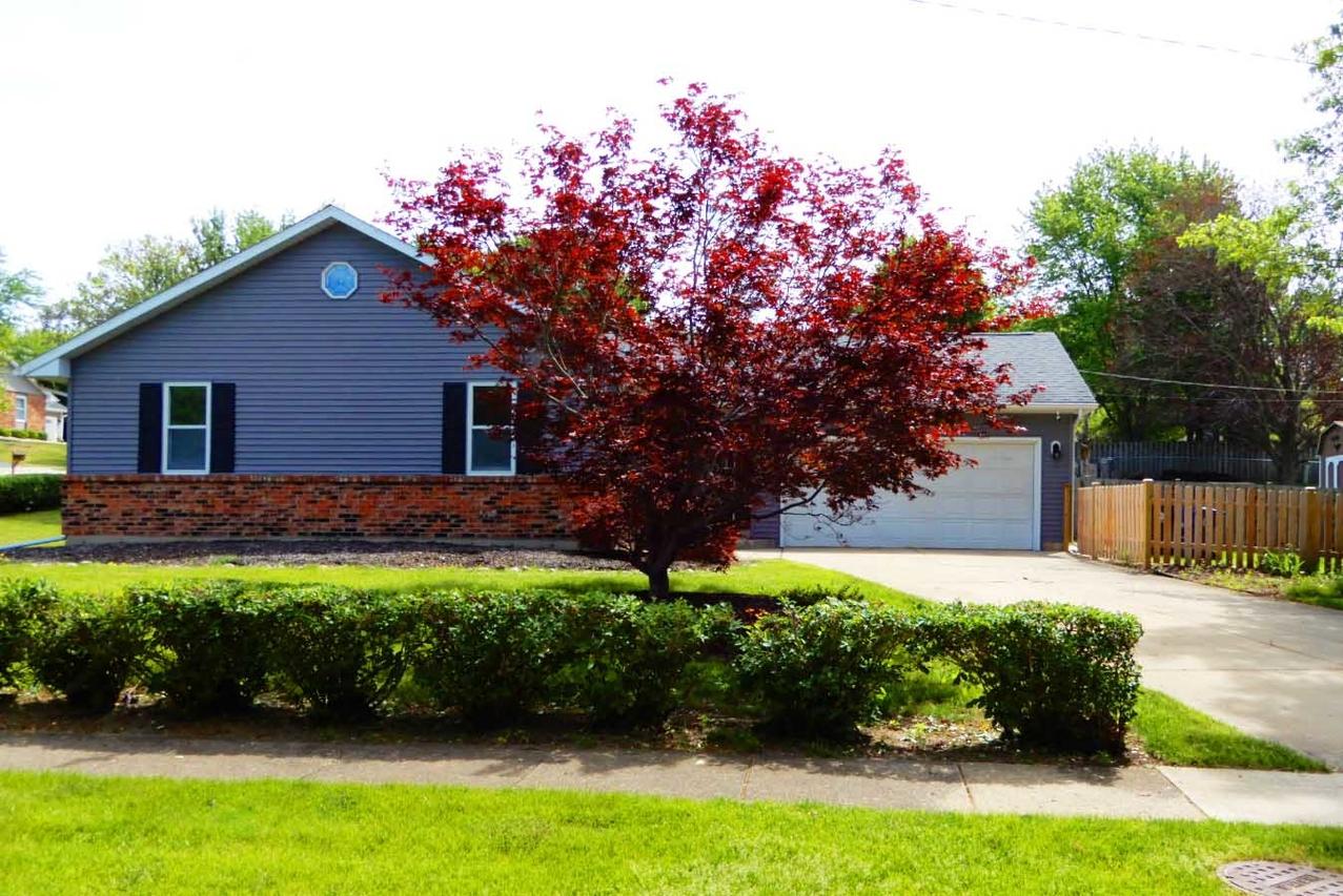 62 Alice St., Algonquin, IL 60102
