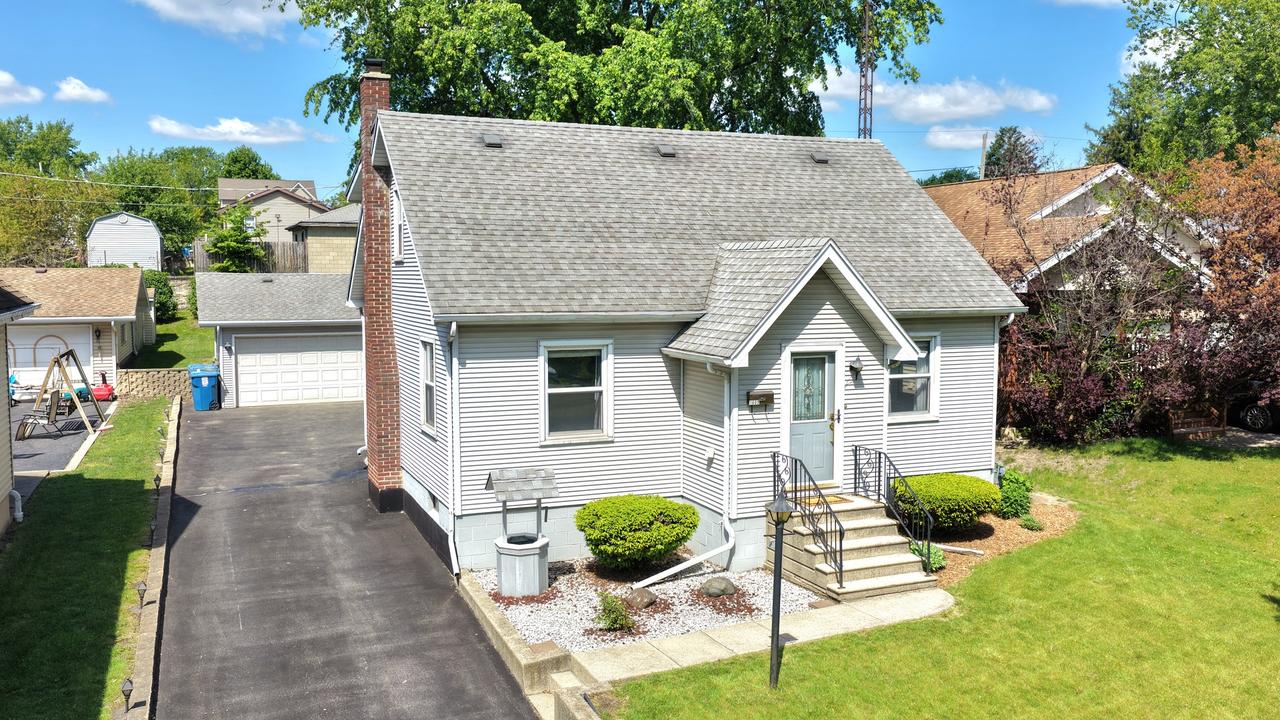 1609 N Hickory St., Crest Hill, IL 60403