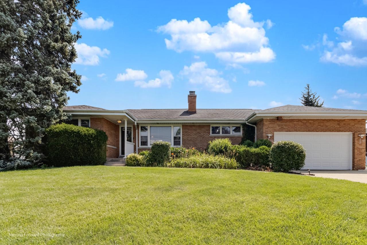 125 N Oak Leaf Dr., Addison, IL 60101